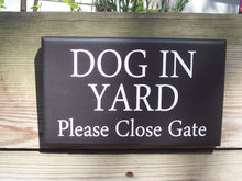 Load image into Gallery viewer, Dog In Yard Please Close Gate Wood Vinyl Sign Beware Warning Security Outdoor Fence Gate Sign Door Hanger Garden Decor Outdoor Signs Home - Heartfelt Giver