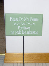 Load image into Gallery viewer, Do Not Prune Wood Vinyl Yard Stake Sign Bilingual Lawn Signs - Heartfelt Giver