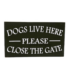 Load image into Gallery viewer, Dogs live here please close the gate family backyard signs