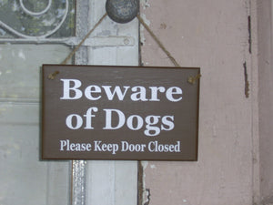 Beware of Dogs Please Keep Door Closed Wood Signs Vinyl Guard Dog Brown Pet Supplies  Family Pet Sign Porch Door Hanger Wall Hanging Signs - Heartfelt Giver