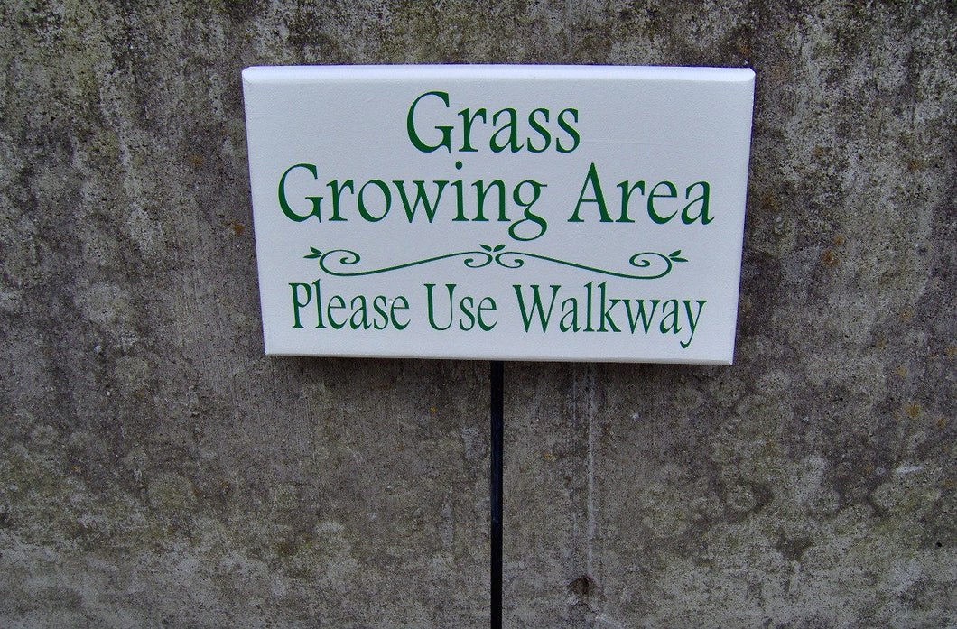 Grass Growing Area Please Use Walkway Sign Outdoor Garden Wood Sign Vinyl Stake Sidewalk Home Decor Sign Private Sidewalk Keep Off Grass - Heartfelt Giver