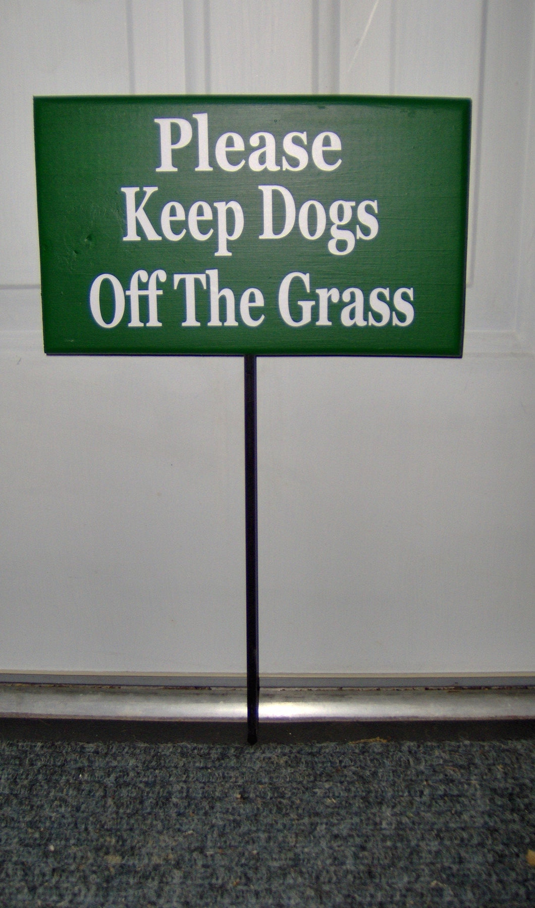 Yard Sign Please Keep Dogs Off The Grass Green Wood Vinyl Stake Sign Yard Sign Yard Decor Outdoor Garden Decoration Lawn Sign Yard Art Signs - Heartfelt Giver