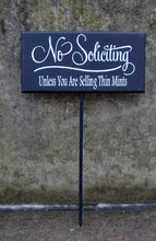 Load image into Gallery viewer, No Soliciting Sign Unless You Are Selling Thin Mints Wood Vinyl Sign Home Yard Stake Sign Garden Decor Home Decor Sign Do Not Knock Disturb - Heartfelt Giver