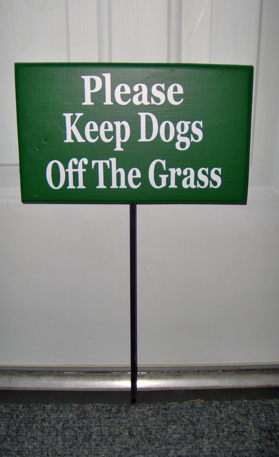 Yard Sign Please Keep Dogs Off The Grass Green Wood Vinyl Stake Sign Yard Sign Yard Decor Outdoor Garden Decoration Lawn Sign Yard Art Signs - Heartfelt Giver