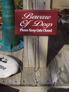 Beware of Dogs Please Keep Gate Closed Wood Vinyl Yard Stake Sign Home Decor Outdoor Sign Yard Sign Porch Sign Farmhouse Country Red Signs - Heartfelt Giver