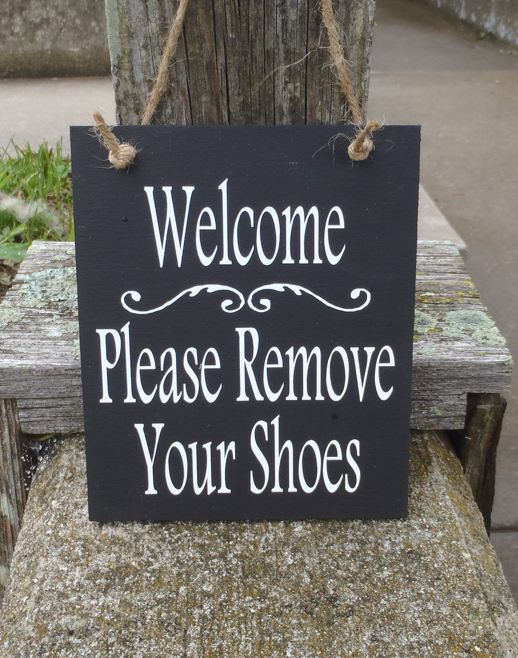 Welcome Please Remove Your Shoes Wood Vinyl Sign Plaques For Homes Door Decoration Wall Art Gifts for Family Foyer Entryway Decor Porch Sign - Heartfelt Giver