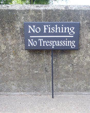 Load image into Gallery viewer, No Fishing No Trespassing Wood Vinyl Stake Sign Everyday Backyard Outdoor Sign For Yard Decoration Pond Lake Stream Home Sign Decor Keep Out - Heartfelt Giver