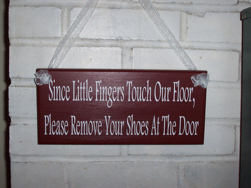 Please Remove Your Shoes Little Fingers Wood Vinyl Signs Farmhouse Country Signs Red Front Door Hanger Wall Hanging Home Decor Family Signs - Heartfelt Giver