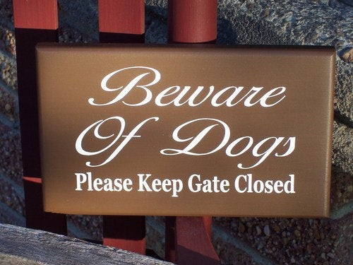 Beware Dogs Please Keep Gate Closed Wood Vinyl Sign Fence Wooden Gate Outdoor Security Protection Safety Warning Pet Supplies Dog Owner Gift - Heartfelt Giver