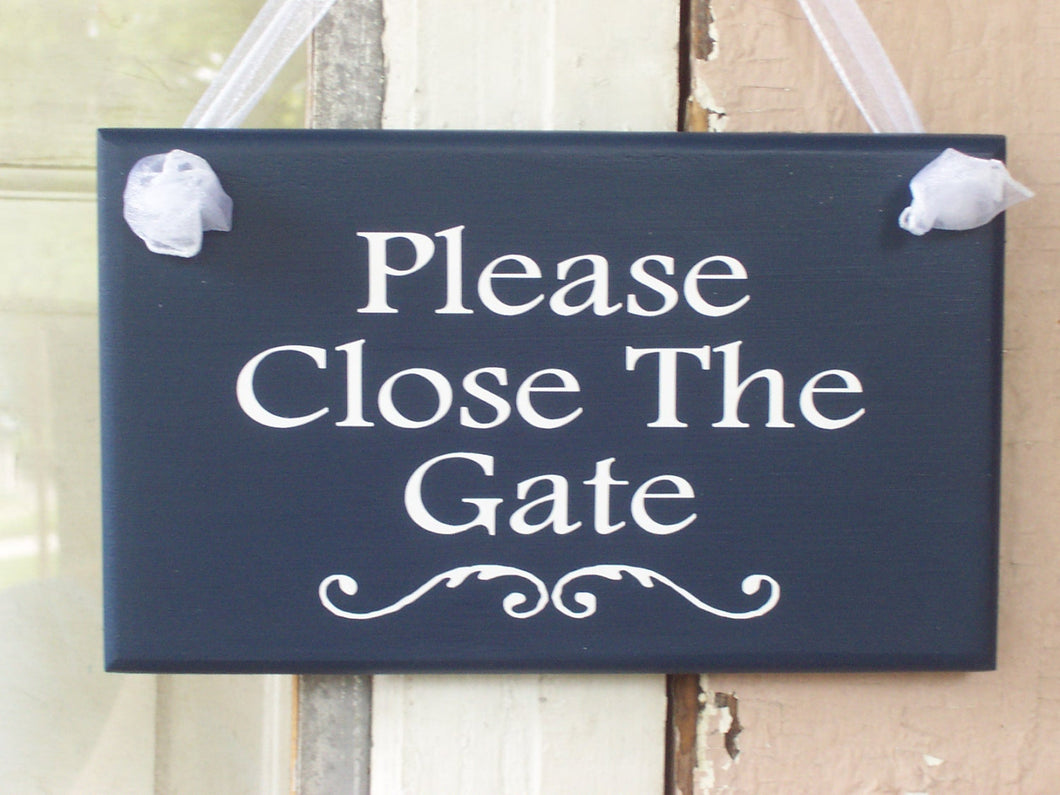 Please Close Gate Wood Vinyl Sign Blue Outdoor Garden Fence Yard Sign Home Door Hanger Help Keep Children Pet Sign Wandering Away Yard Art - Heartfelt Giver