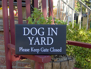 Dog In Yard Please Keep Gate Closed Wood Vinyl Sign Farmhouse Country Family Home Door Fence Gate Decor Warning Outdoor Design Plaque - Heartfelt Giver