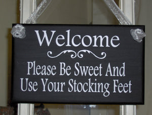 Welcome Please Be Sweet Use Stocking Feet Wood Vinyl Sign Wall Sign Home Decor Door Hanger Porch Signs Take Off Shoes Remove Shoes Yard Sign - Heartfelt Giver