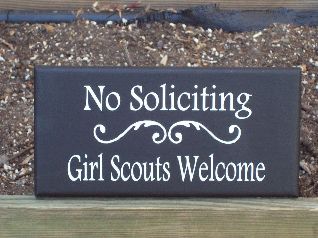 No Soliciting Girl Scouts Welcome Signs Wood Vinyl Sign Wreath Outdoor Sign Entry Door Hanger Signs Yard Signs Porch Wall Hanging Home Decor - Heartfelt Giver