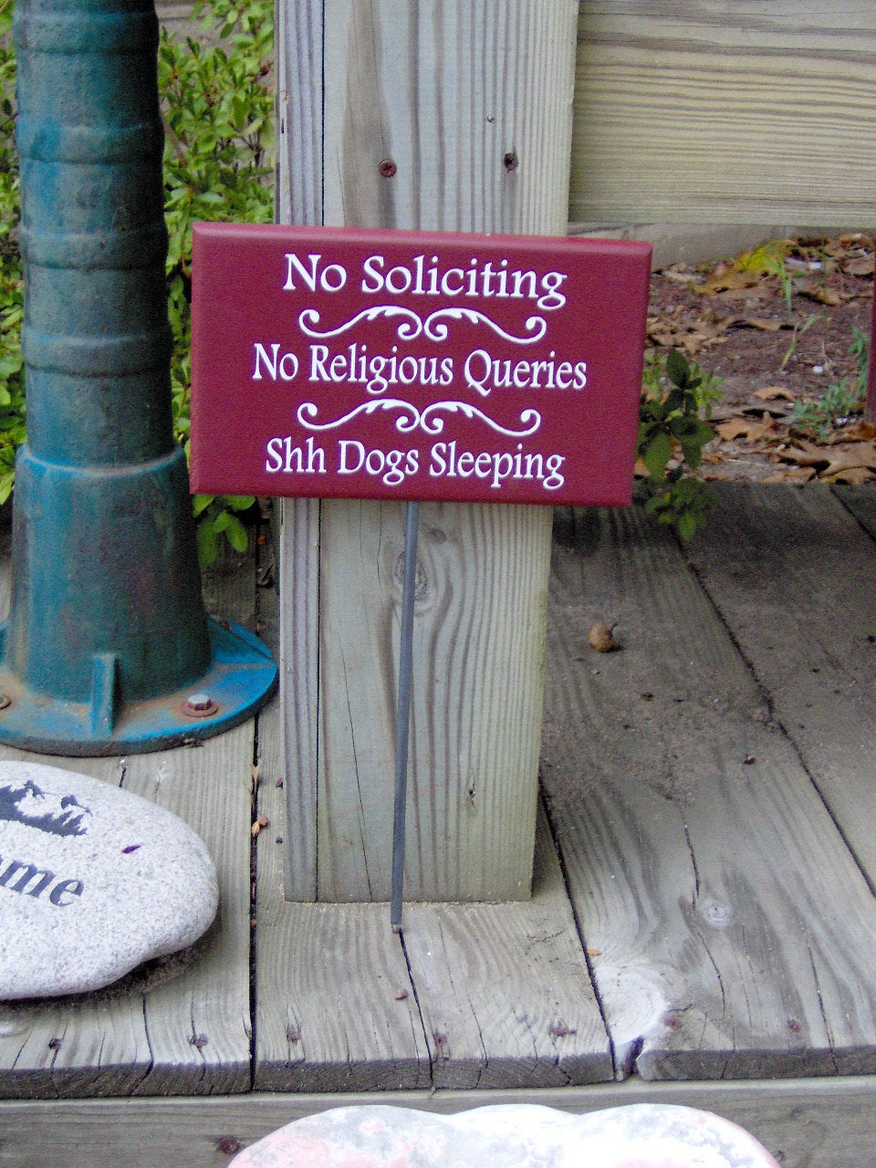 No Soliciting No Religious Queries Shh Dogs Sleeping Wood Vinyl Yard Stake Sign Country Farmhouse Red Outdoor House Sign Pet Supplies - Heartfelt Giver