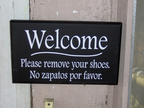 Welcome Please Remove Shoes Wood Vinyl Sign Welcome Sign For Front Porch English Signs Spanish Signs Take Off Shoes Entryway Door Hanger Art - Heartfelt Giver