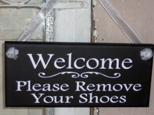 Load image into Gallery viewer, Welcome Sign Please Remove Your Shoes Wood Vinyl Sign Take Off Shoes Entry Door Sign for Home Decorations Front Porch Sign Party Gatherings - Heartfelt Giver
