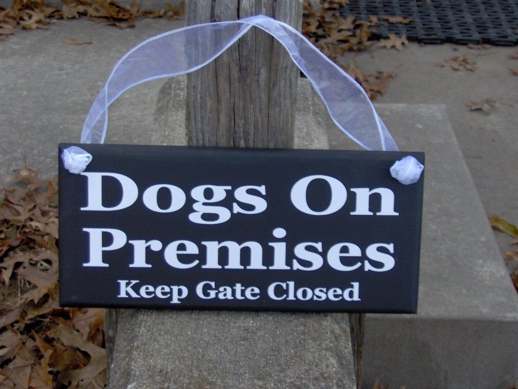Dogs On Premises Keep Gate Closed Wood Vinyl Sign Pet Supplies Private Property Sign Outdoor Garden Sign Wall Hanging Dog Sign Home Decor - Heartfelt Giver