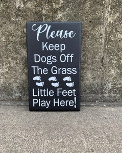 Please keep dogs off grass feet silhouette design