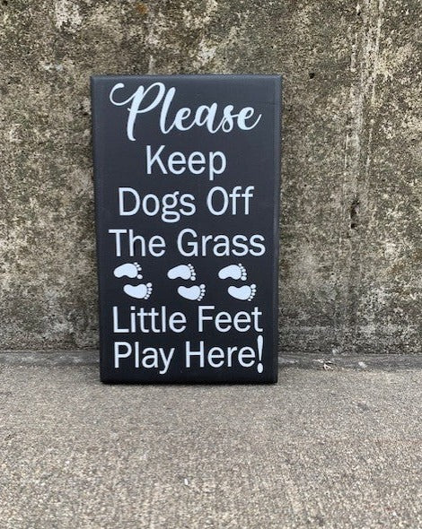 Please keep dogs off grass feet silhouette design